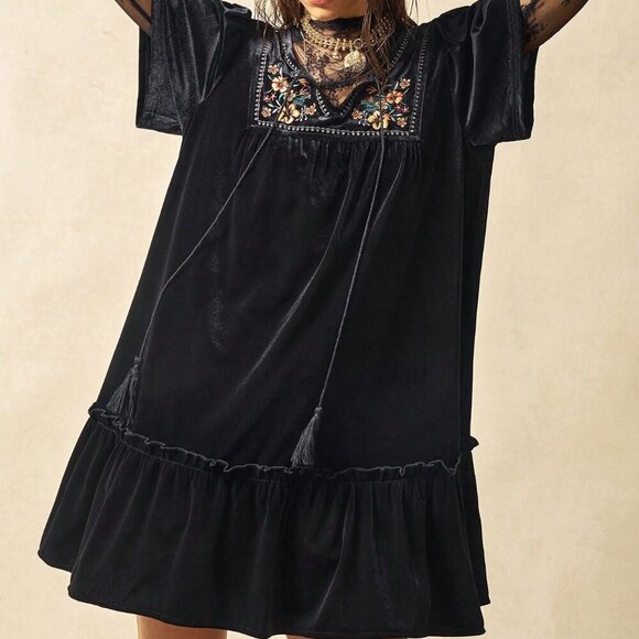 Black Boho Women's Knit V-Neck Floral Velvet Mini Dress - Picture 5 of 8